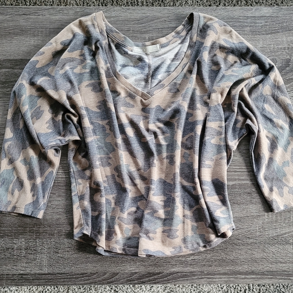 Tresics Camo Crop Shirt